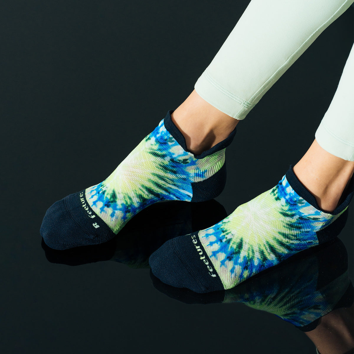 Feetures Elite Light Cushion No Show Socks - Bog Dog Running