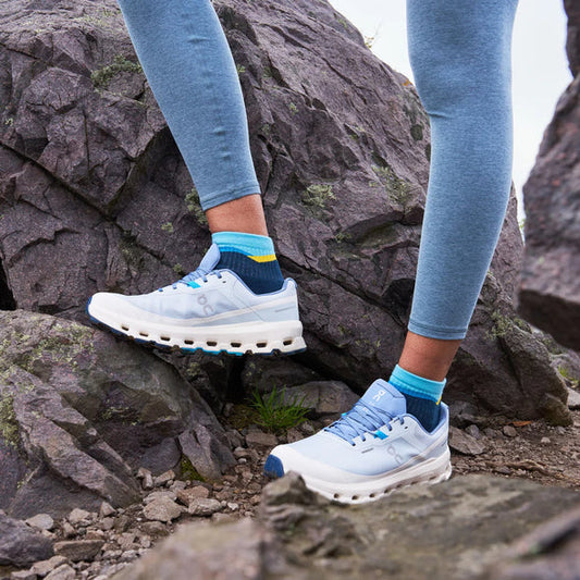 Feetures Trail Max Cushion Quarter Socks - Bog Dog Running