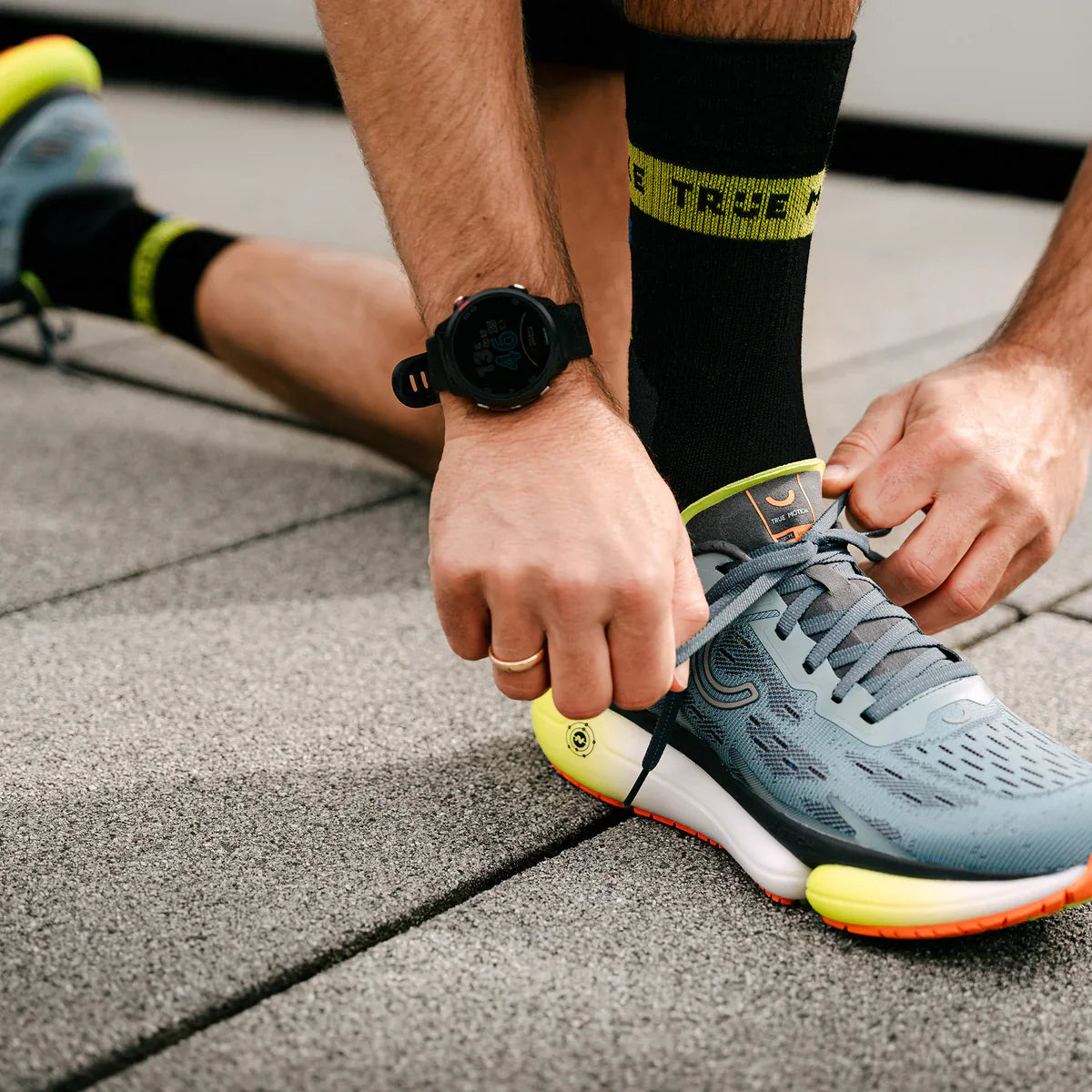 True Motion U-Tech Vichara Men's Shoe - Bog Dog Running